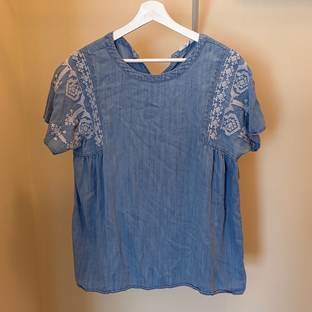 TALULAH Blue Blouse with White Lace Detail